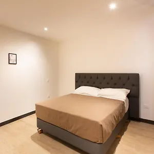  Hotel Léonard De Vinci Ii France